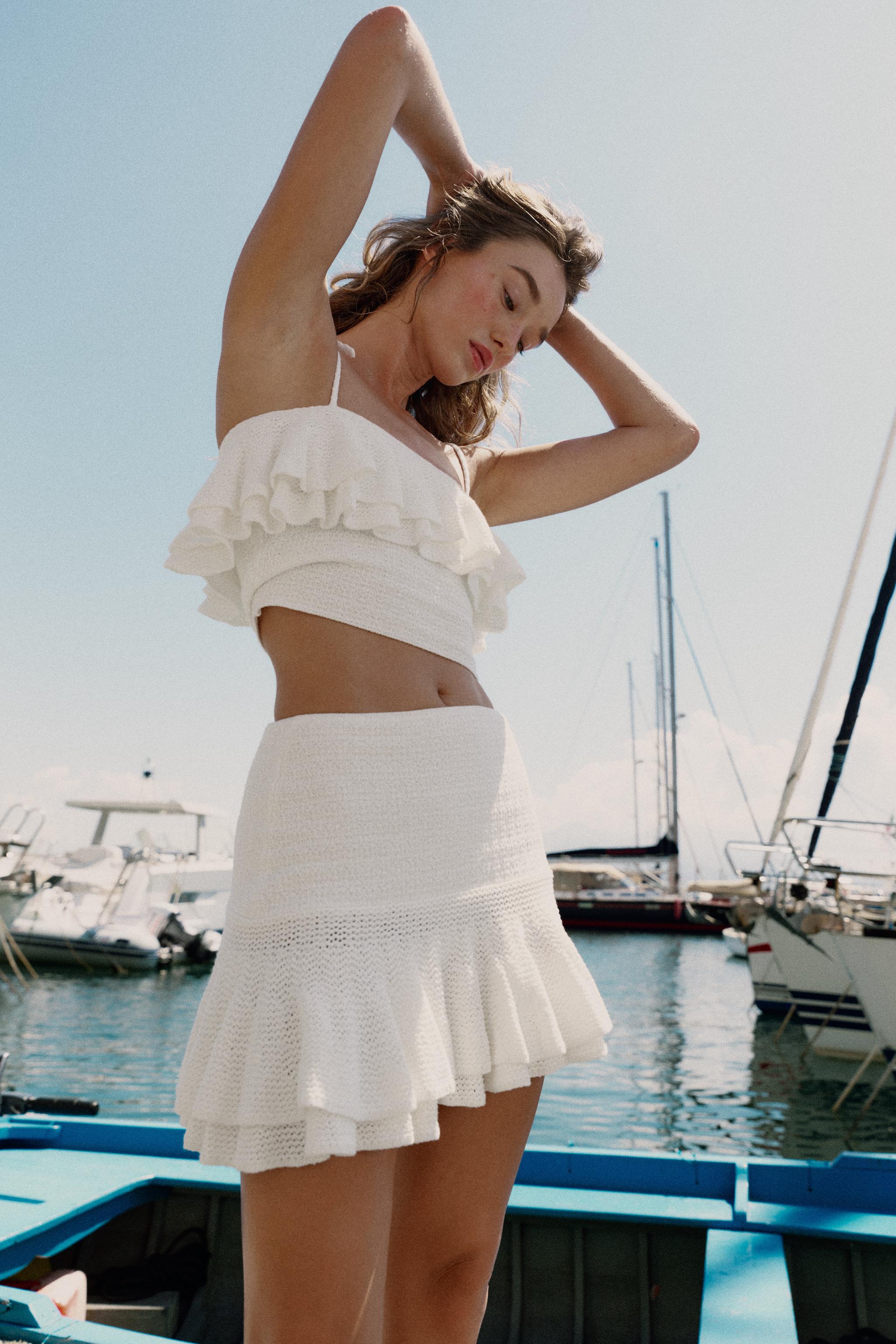 RUFFLED KNIT MINI SKIRT